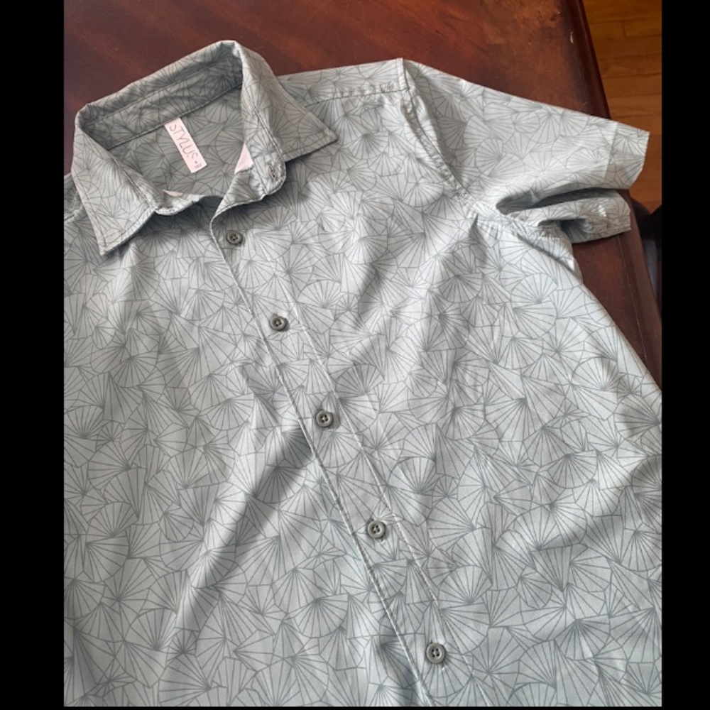 STYLUS Light Gray Geometric Short Sleeve Button-Down Shirt